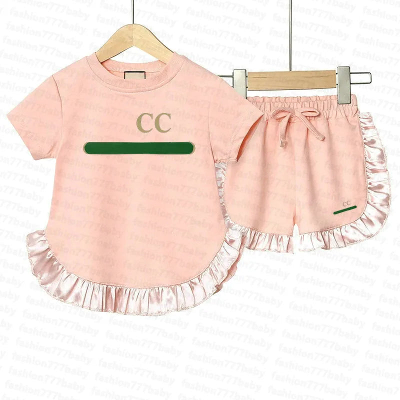 Neuer Stil Sommerdesigner Kinder Kleidung Sets T-Shirt Hosen Set Branddruck Kurzärmelige Spitze Kinder 2 Stück Baumwolle Baby Mädchen Mode Mädchen Kinderkleidung