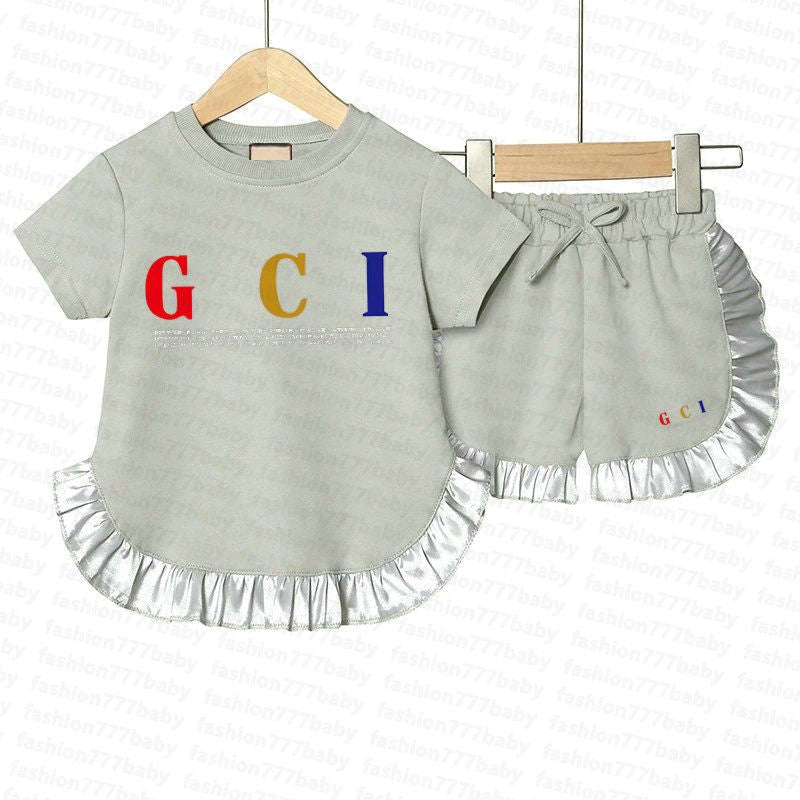 Neuer Stil Sommerdesigner Kinder Kleidung Sets T-Shirt Hosen Set Branddruck Kurzärmelige Spitze Kinder 2 Stück Baumwolle Baby Mädchen Mode Mädchen Kinderkleidung