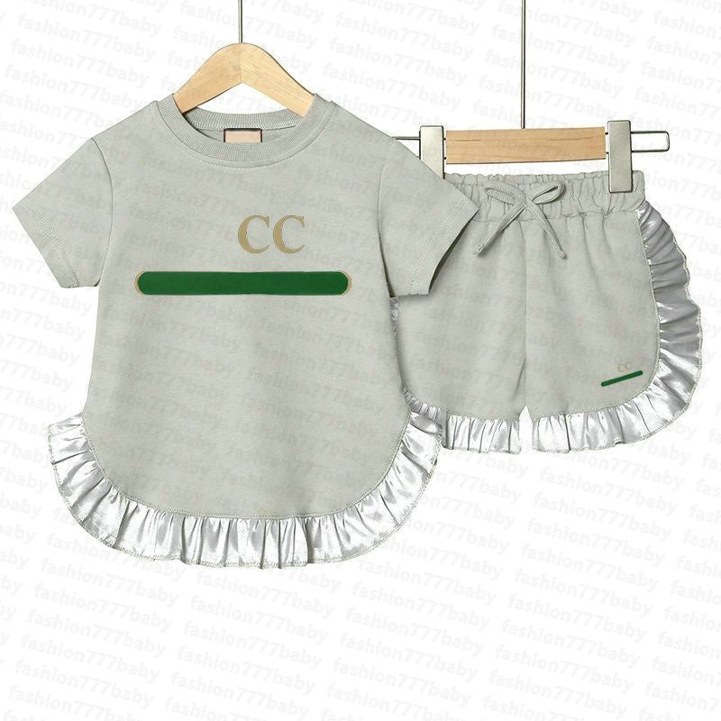 Neuer Stil Sommerdesigner Kinder Kleidung Sets T-Shirt Hosen Set Branddruck Kurzärmelige Spitze Kinder 2 Stück Baumwolle Baby Mädchen Mode Mädchen Kinderkleidung